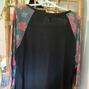 3/4 rose sleeve Torrid shirt